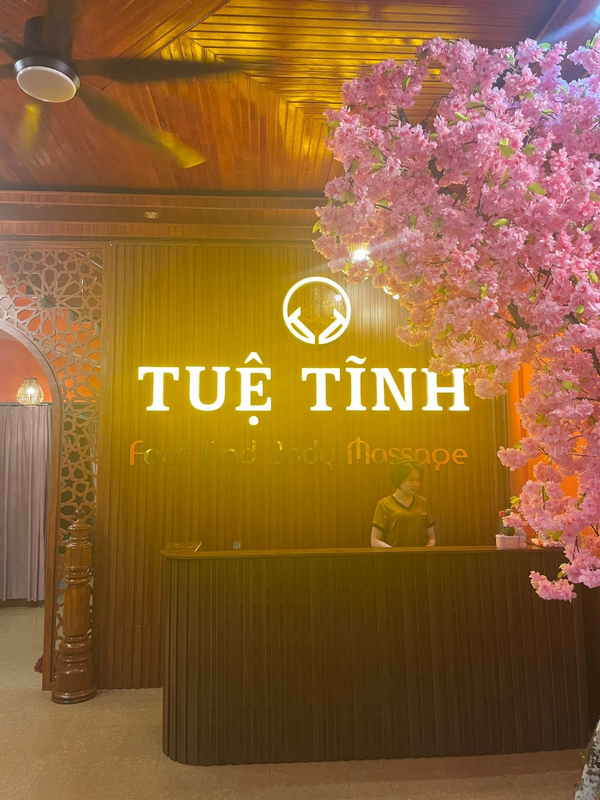 Foot and Body Massage Tuệ Tĩnh có thiết kế theo phong cách Nhật Bản 